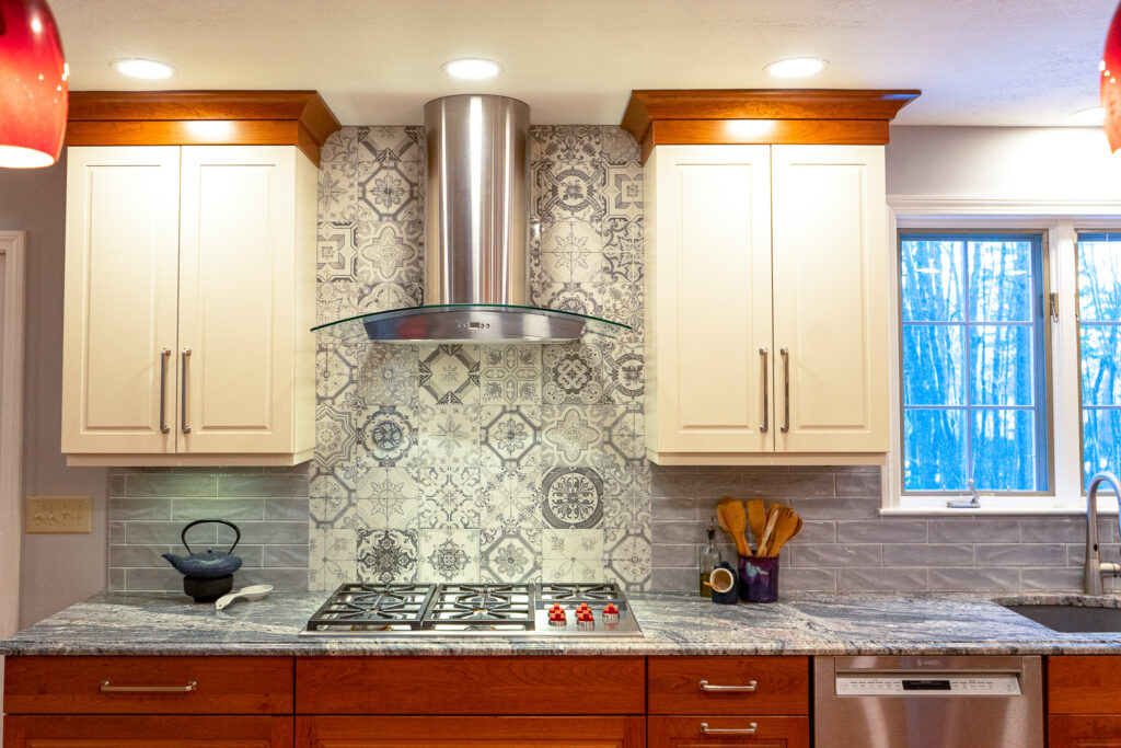 Large Kitchen Design with White Cabinets 